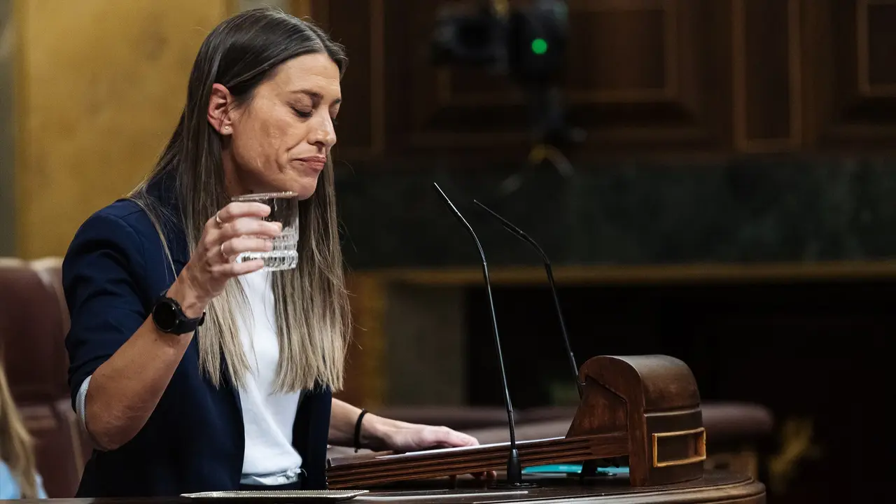 La portavoz de Junts en el Congreso, Miriam Nogueras, interviene durante una sesi&oacute;n plenaria. EP / Carlos Luj&aacute;n