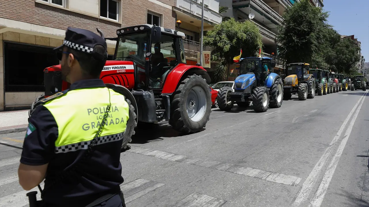 Agricultores y ganaderos de la provincia de Granada durante una manifestaci&oacute;n. EP / Archivo