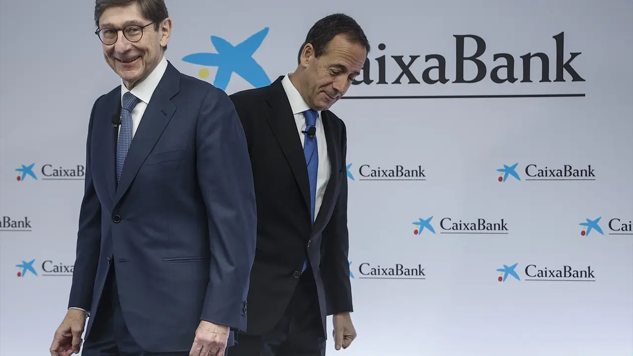 El presidente de CaixaBank, Jos&eacute; Ignacio Goirigolzarri (i), y el consejero delegado de la entidad, Gonzalo Gort&aacute;zar (d). EP / Rober Solsona