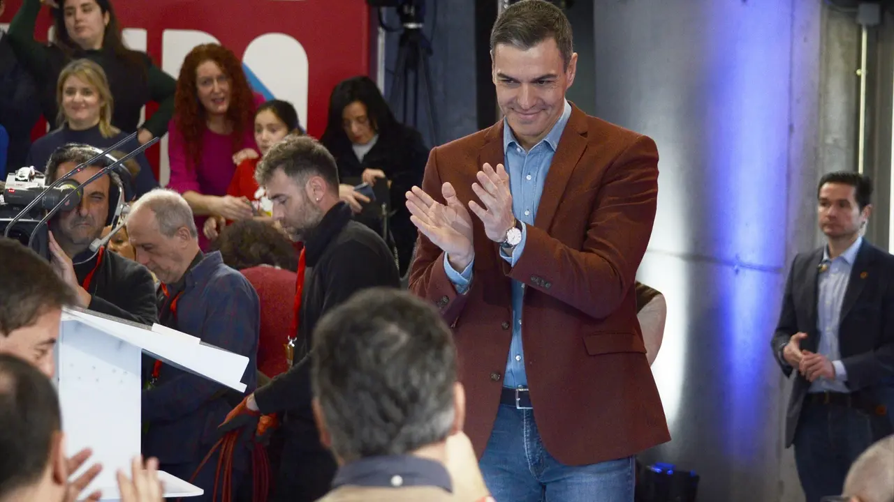 El secretario general del PSOE y presidente del Gobierno, Pedro S&aacute;nchez, durante un acto de campa&ntilde;a del PSdeG, en Expourense. EP / Rosa Veiga