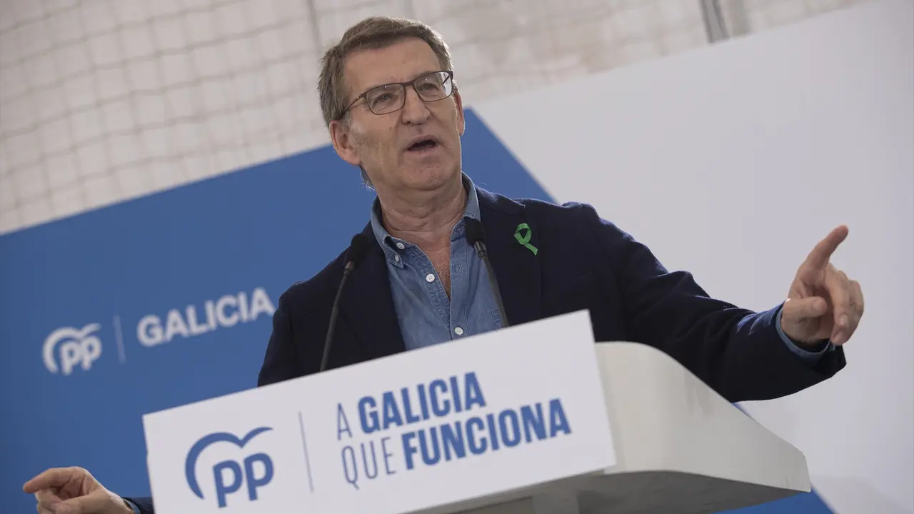 El presidente del PP, Alberto N&uacute;&ntilde;ez Feij&oacute;o, interviene durante una comida del Partido Popular, en el Pabell&oacute;n &Oacute;scar Pereiro. EP / Adri&aacute;n Irago