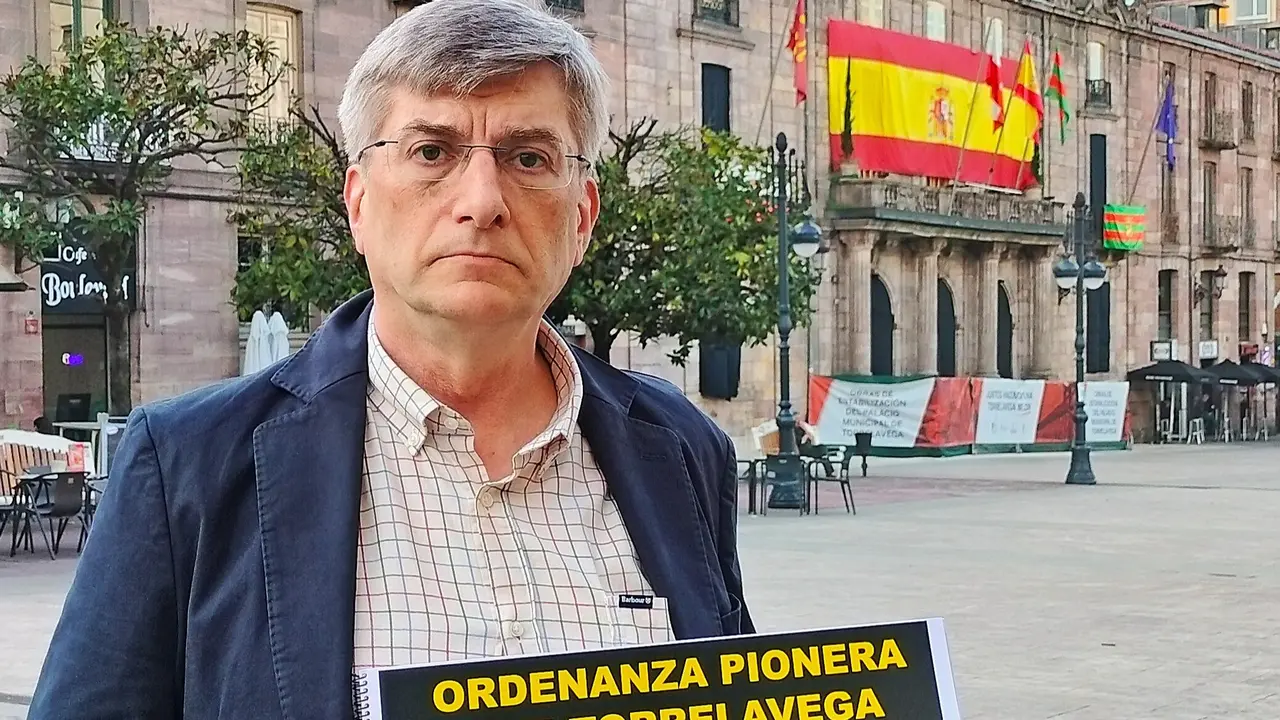 El portavoz de la Plataforma de Salvar Torrelavega, &Aacute;ngel Herreros. / JAVIER PARADELLO