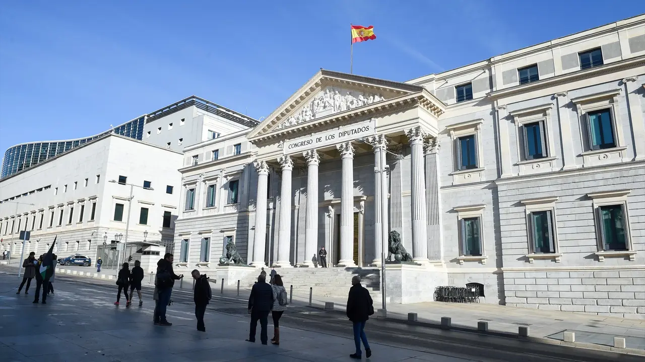 Vista de la fachada del Congreso de los Diputados. EP / Gustavo Valiente