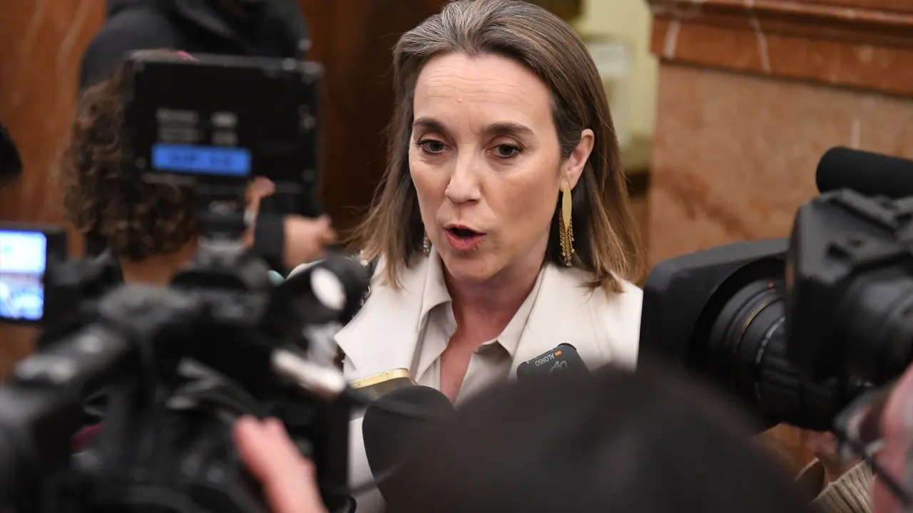 La secretaria general del Partido Popular, Cuca Gamarra, atiende a los medios. EP / Fernando S&aacute;nchez