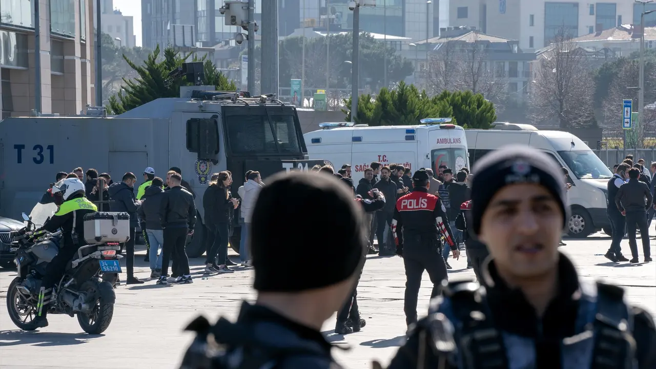 Oficiales de seguridad en el lugar de los hechos. EP / Tolga Uluturk