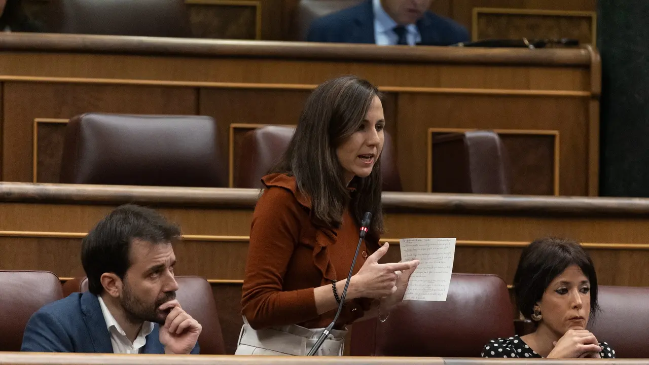 La secretaria general de Podemos, Ione Belarra, durante la sesi&oacute;n de control al Gobierno. EP / Eduardo Parra