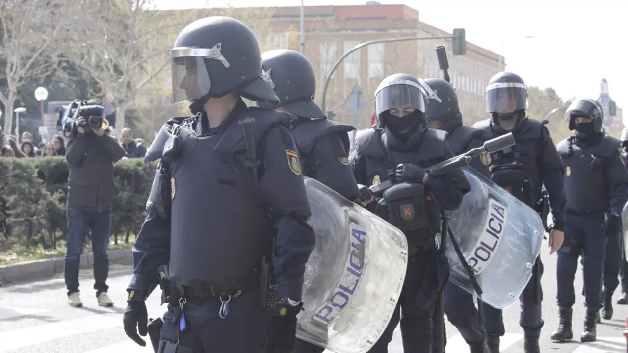 Polic&iacute;as durante los disturbios ne 2017. / EP