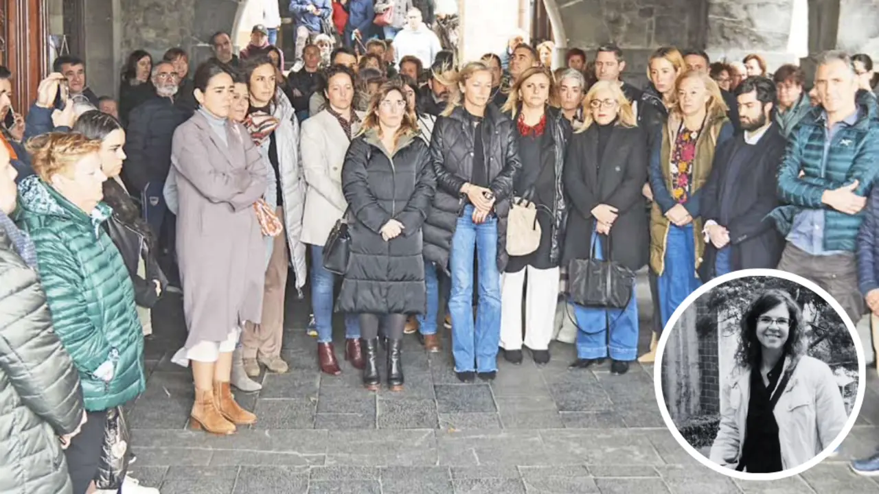La alcaldesa de Castro Urdiales, Susana Herr&aacute;n (c), durante un minuto de silencio celebrado ayer. / c. ortiz