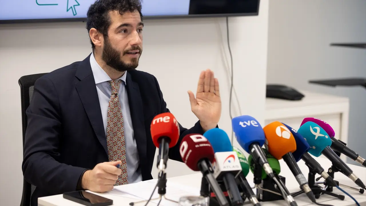 El director General de dP Abogados Consultores, Xaime da Pena, durante una rueda de prensa de la Plataforma 6F. EP / Eduardo Parra
