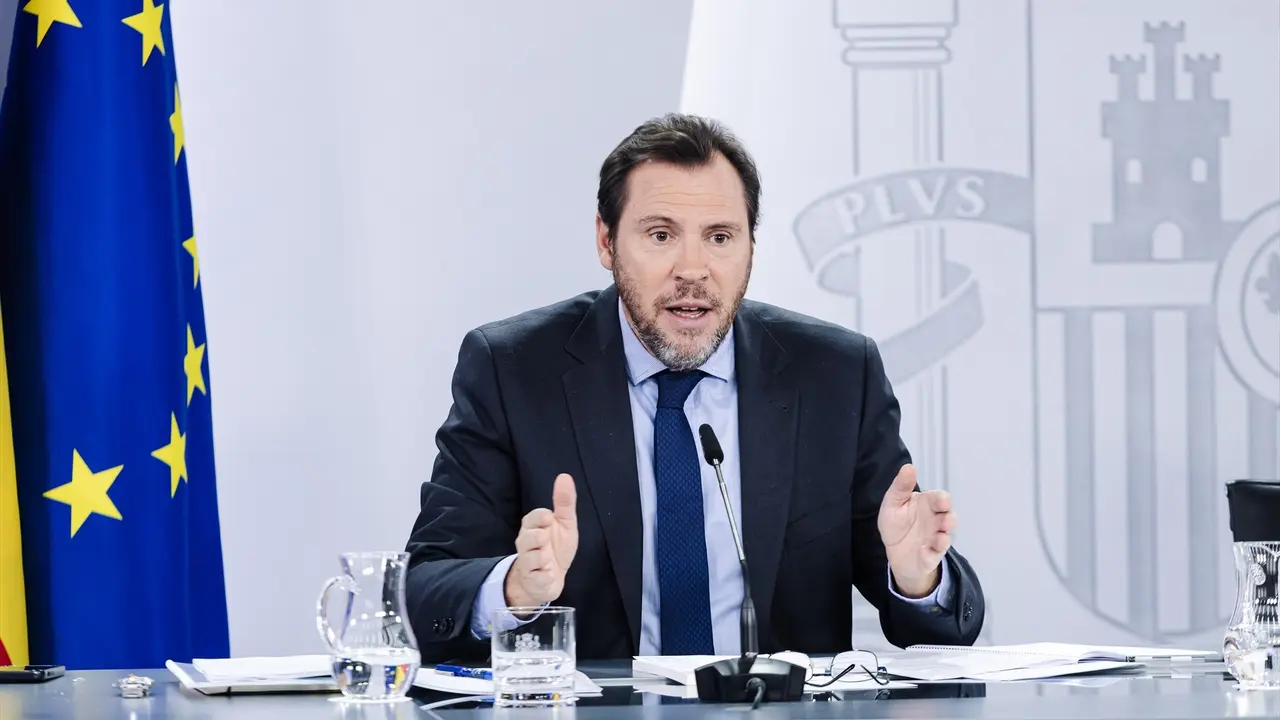 El ministro de Transportes y Movilidad Sostenible, &Oacute;scar Puente. EP / Carlos Luj&aacute;n