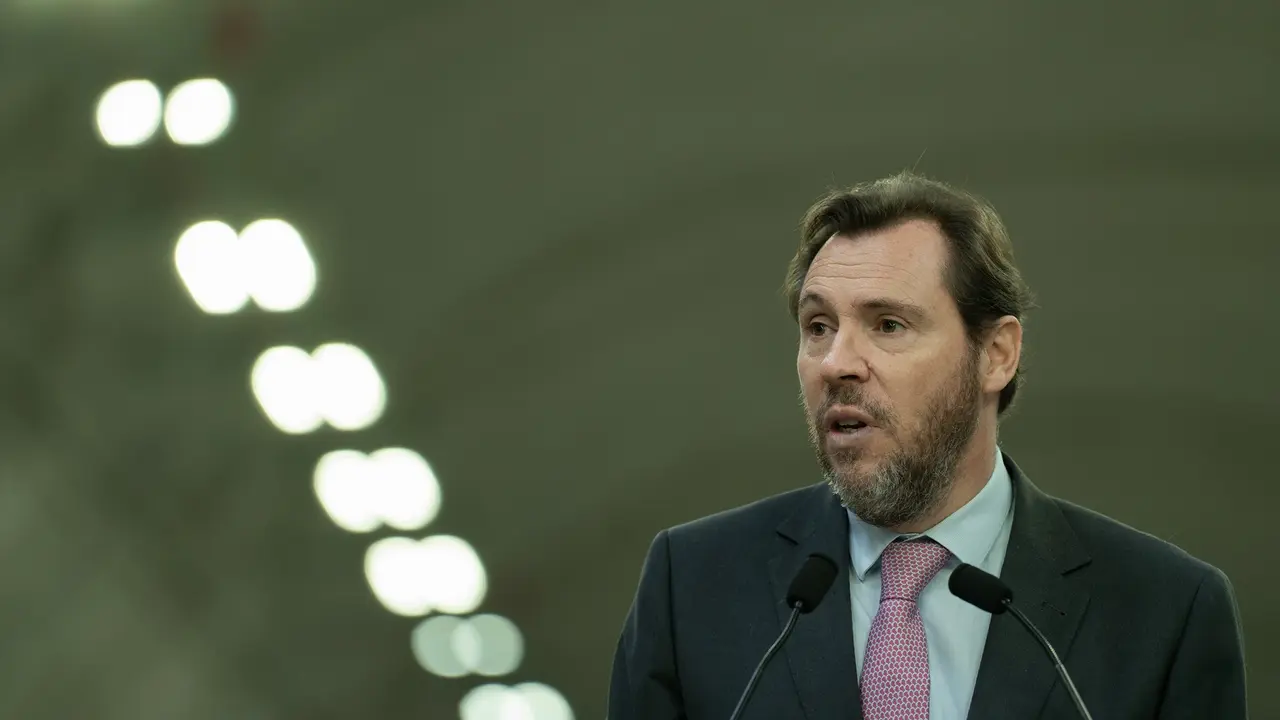 El ministro de Transportes y Movilidad Sostenible, &Oacute;scar Puente. EP / David Zorrakino