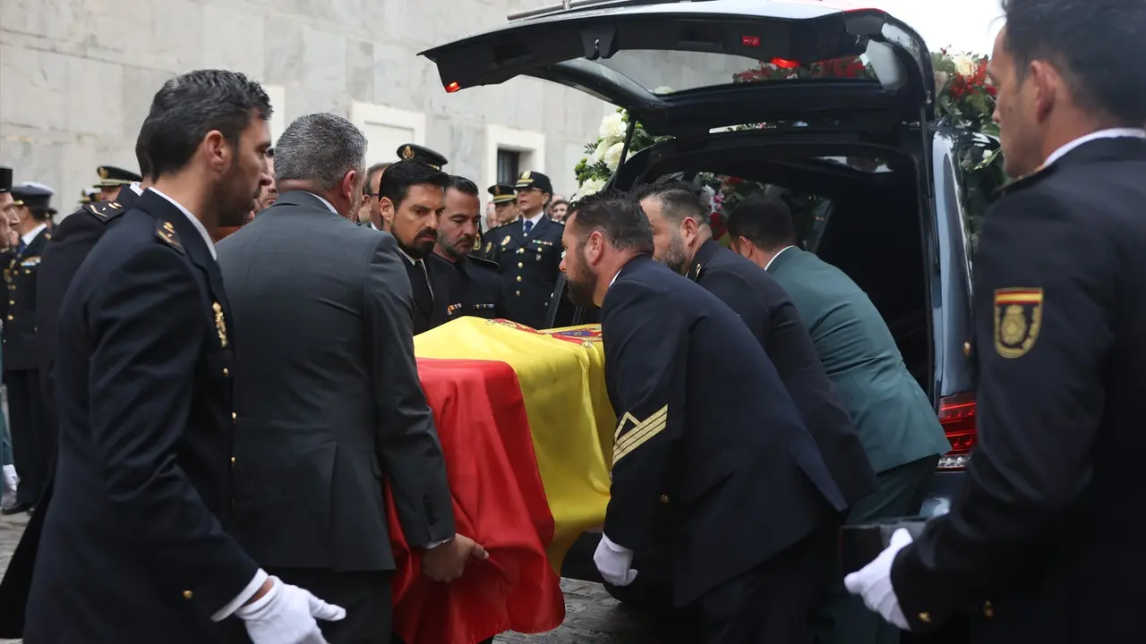 La Catedral de C&aacute;diz acoge el funeral por los guardias civiles arrollados por una narcolancha en Barbate. EP / Nacho Frade