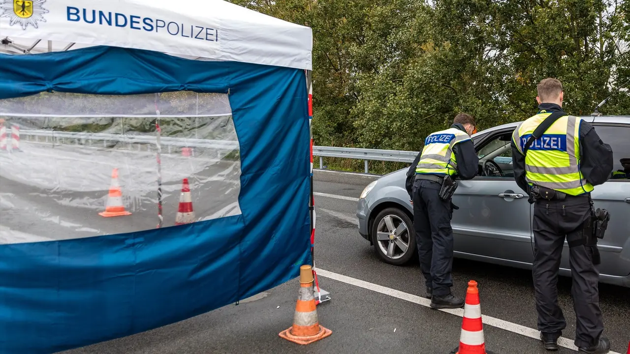 Un control policial en una frontera entre Polonia y Alemania. EP / Frank Hammerschmidt