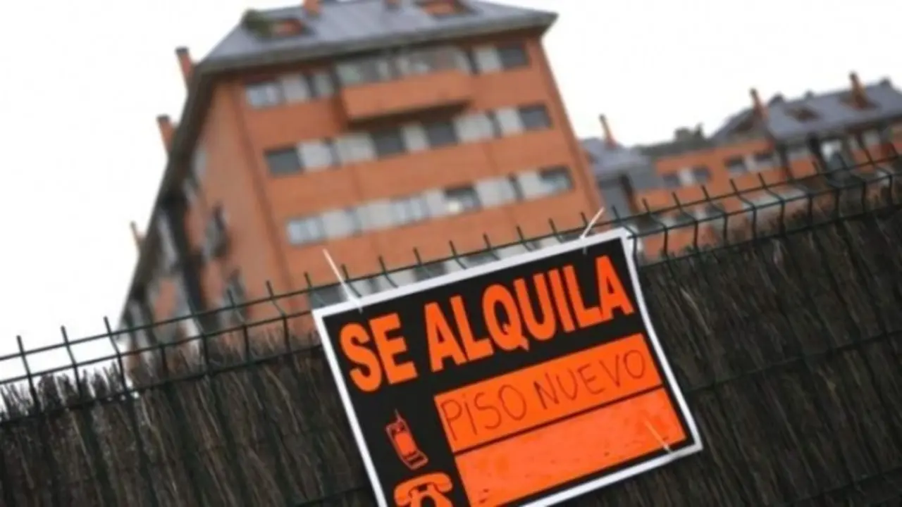 El cartel de una vivienda en alquiler. EP