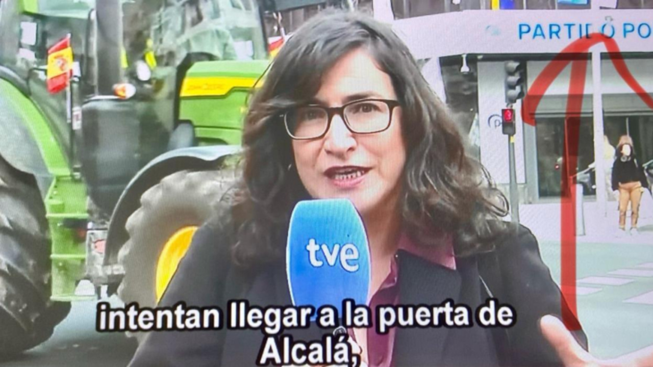 Imagen de la conexi&oacute;n del Canal 24 Horas de TVE desde la sede del PP. Plataforma TVE Libre