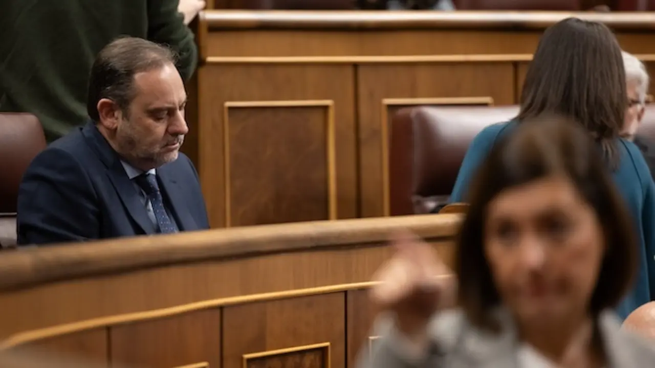 El exiministro de Transportes y diputado del PSOE Jos&eacute; Luis &Aacute;balos durante una sesi&oacute;n plenaria, en el Congreso de los Diputados, a 22 de febrero de 2024, en Madrid (Espa&ntilde;a). El Pleno del Congreso se ha reunido esta semana para celebrar el debate de totalidad del Proyecto de Ley Org&aacute;nica de representaci&oacute;n paritaria y presencia equilibrada de mujeres y hombres. Durante la sesi&oacute;n plenaria, han debatido la enmienda a la totalidad de VOX contra el proyecto de ley org&aacute;nica de paridad que considera &lsquo;&rsquo;ideol&oacute;gica&rsquo;, un tr&aacute;mite que desde el Gobierno esperan que siga su cauce parlamentario. La ley tiene el objetivo de garantizar la paridad en los &oacute;rganos de decisi&oacute;n p&uacute;blicos y privados y por ello obliga a que ning&uacute;n sexo tenga un peso inferior al 40 % en la direcci&oacute;n y el consejo de empresas, en el seno del Gobierno, en las candidaturas electorales y en los &oacute;rganos de relevancia constitucional.
22 FEBRERO 2024;CONGRESO;EDU;PARIDAD
Eduardo Parra / Europa Press
22/2/2024