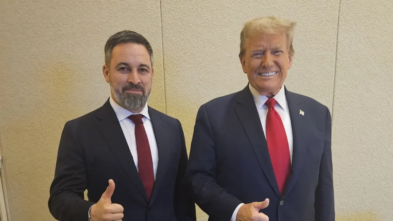 El l&iacute;der de Vox, Santiago Abascal, junto al expresidente de Estados Unidos, Donald Trump. / EP