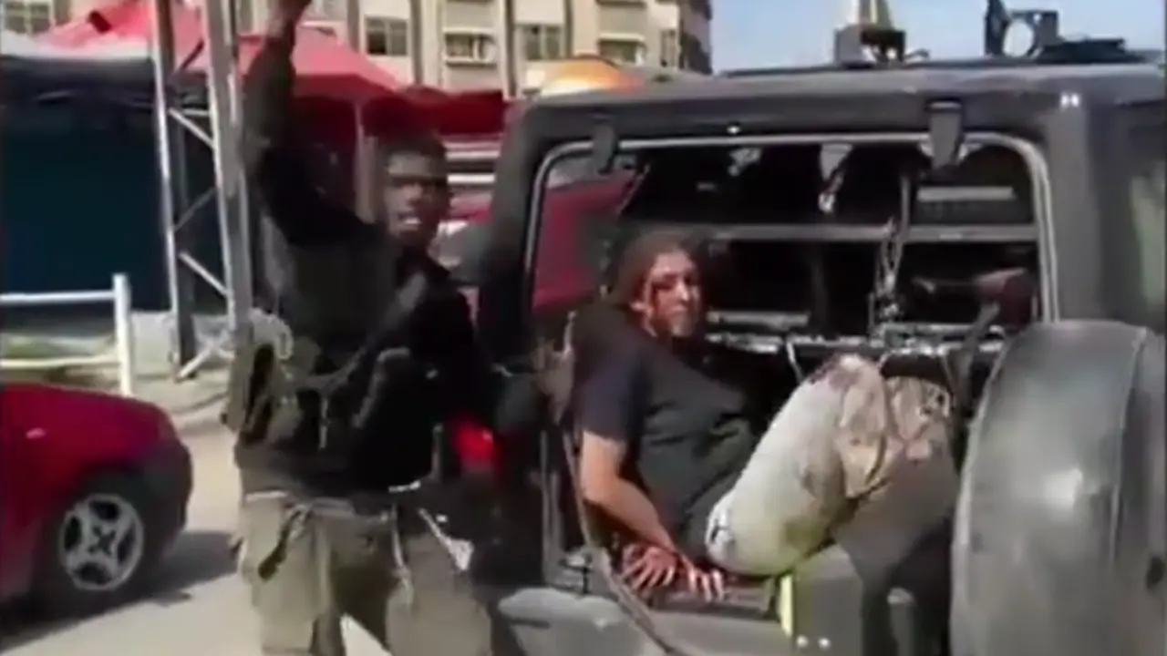 Naama, una joven israel&iacute;, capturada en un video que circula en redes sociales el 7 de octubre, muestra la dura realidad de los secuestros por Hamas, con el grito de 'Allahu Akbar' resonando en el fondo.