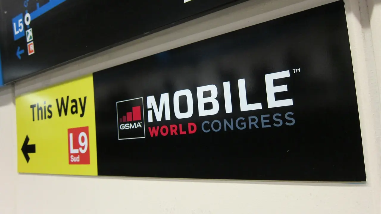 Un cartel en el metro de Barcelona del Mobile World Congress. EP