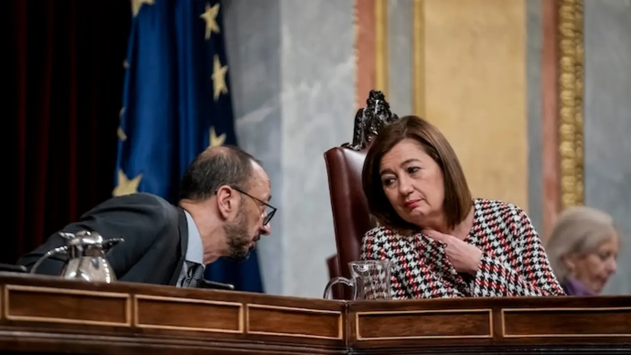 La presidenta del Congreso, Francina Armengol (d), durante una sesi&oacute;n plenaria, en el Congreso de los Diputados, a 27 de febrero de 2024, en Madrid (Espa&ntilde;a).El Pleno del Congreso debate y vota una proposici&oacute;n de ley de VOX para reformar el sistema de elecci&oacute;n del Consejo General del Poder Judicial (CGPJ) y que los 12 vocales del mundo judicial sean elegidos directamente por los jueces, todo ello en medio de las negociaciones entre el Gobierno de Pedro S&aacute;nchez y PP para proceder a la renovaci&oacute;n del &oacute;rgano, cuyo mandato lleva caducado cinco a&ntilde;os.
Fecha: 27/02/2024. leer menos

Firma: A. P&eacute;rez Meca / Europa Press