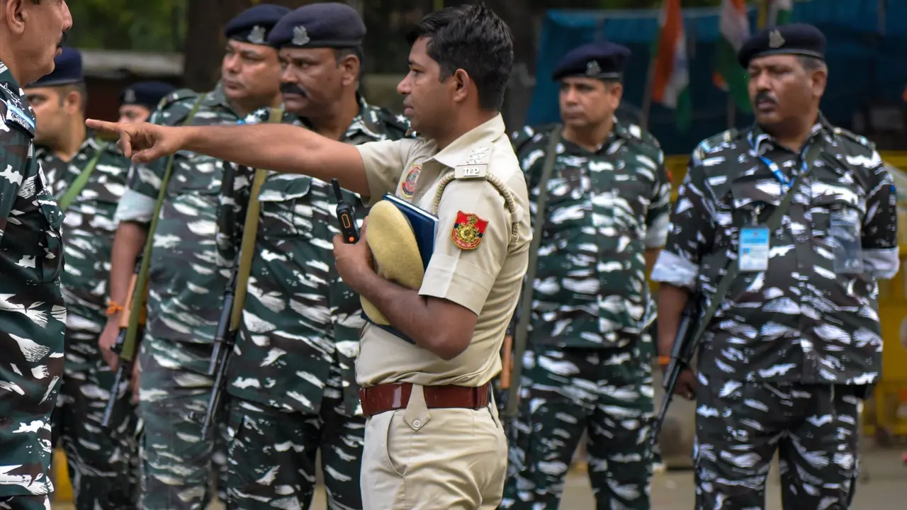Oficiales de polic&iacute;a en India. EP