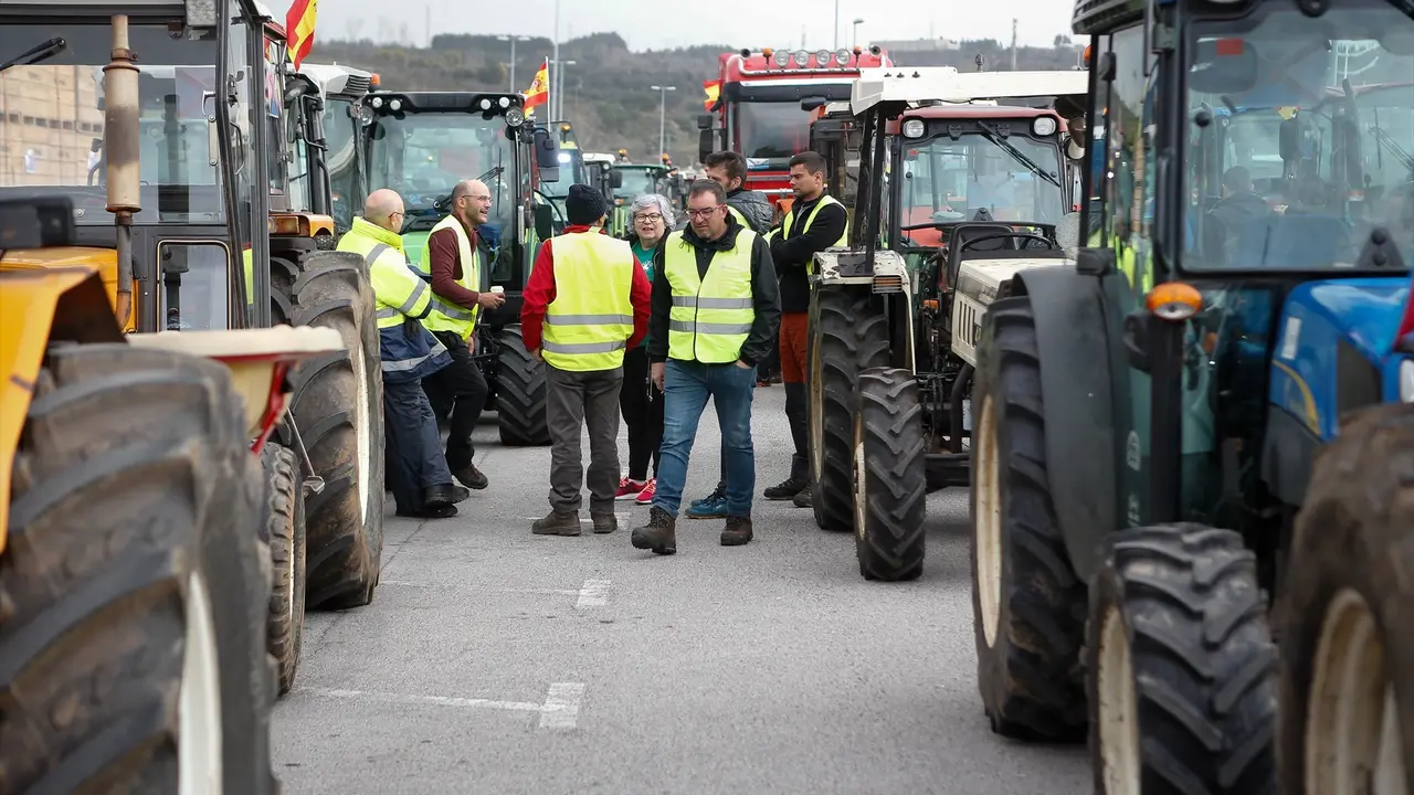 Agricultores y tractores en una manifestaci&oacute;n. EP / Carlos Castro
