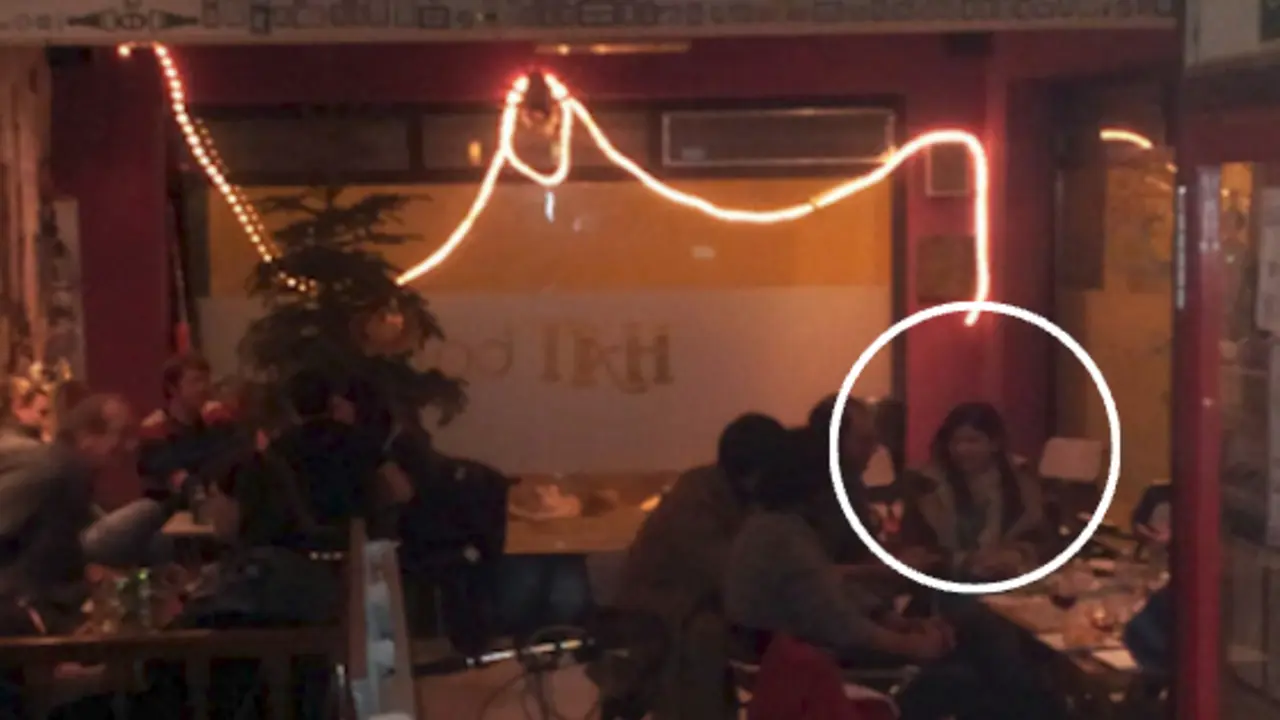 Armengol, captada en una situaci&oacute;n controvertida durante el incidente de 2020 en un bar, m&aacute;s all&aacute; del horario permitido durante la pandemia, suscitando un intenso debate sobre la responsabilidad y coherencia esperada en los l&iacute;deres pol&iacute;ticos en tiempos de crisis.