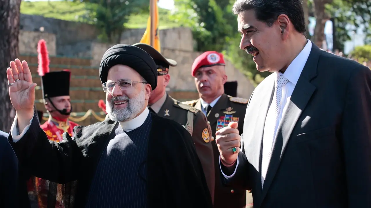 El presidente de Ir&aacute;n, Ebrahim Raisi, y su hom&oacute;logo venezolano, Nicol&aacute;s Maduro. EP