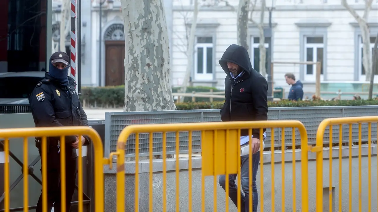 El presidente del Zamora CF, V&iacute;ctor de Aldama, a su salida de la Audiencia Nacional. EP / Ricardo Rubio