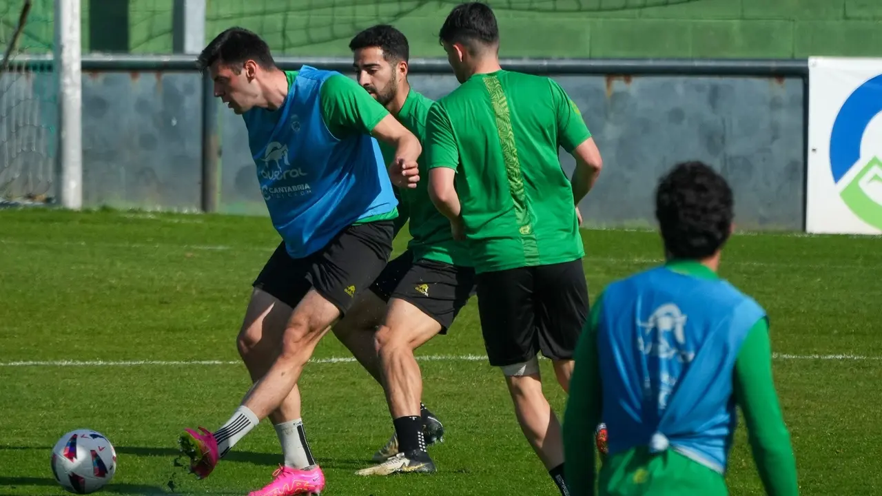 Los jugadores del Racing durante un entrenamiento. / Racing de Santader