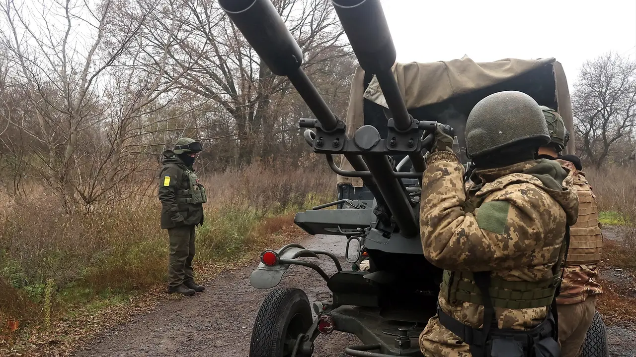 Dos militares ucranianos en el campo de batalla. EP / Vyacheslav Madiyevskyi