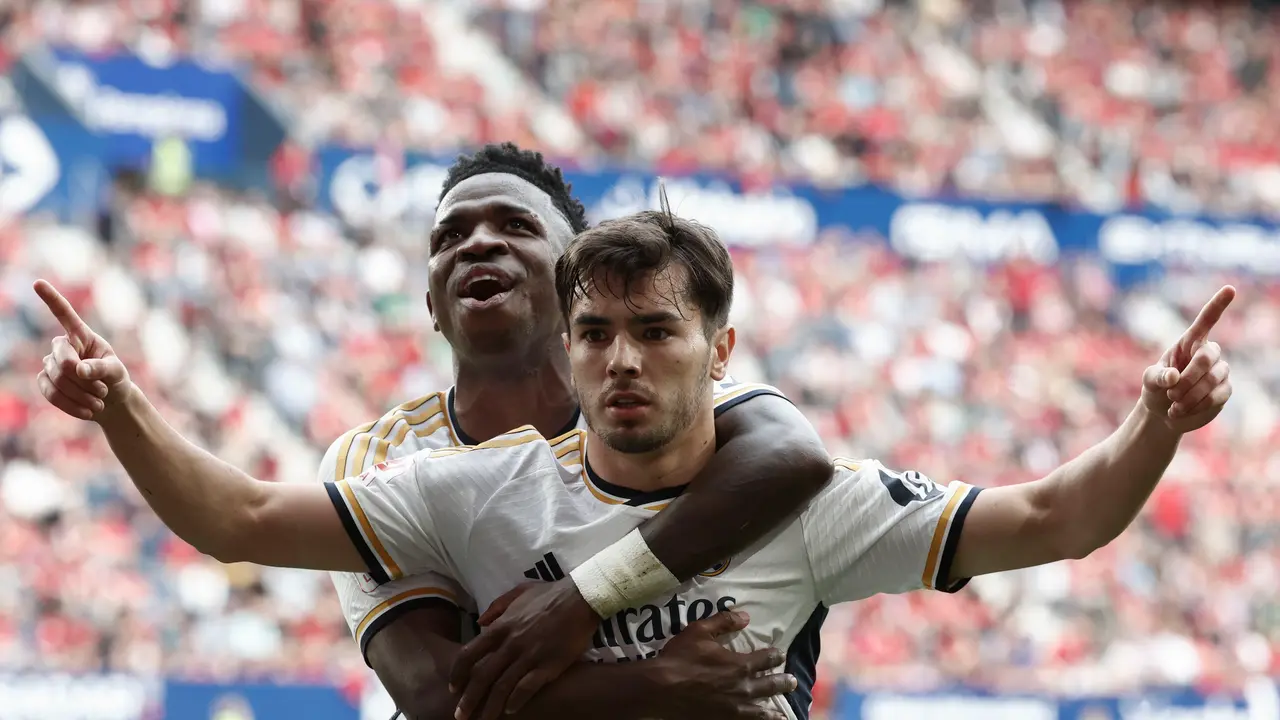 El centrocampista del Real Madrid Brahim D&iacute;az celebra el tercer gol de su equipo durante el partido de la LaLiga EA Sports entre Osasuna y Real Madrid este s&aacute;bado en el estadio de El Sadar en Pamplona. / Jes&uacute;s Diges