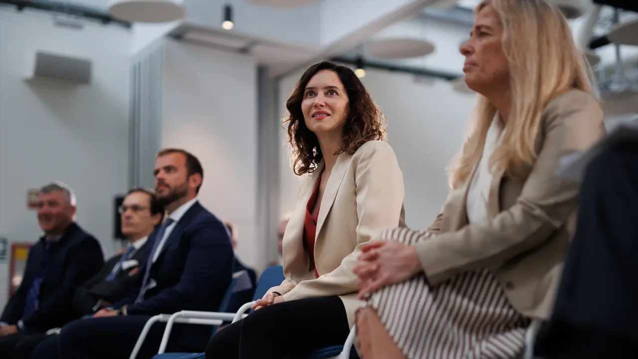 La presidenta de la Comunidad de Madrid, Isabel D&iacute;az Ayuso (c). EP / Alejandro Mart&iacute;nez V&eacute;lez
