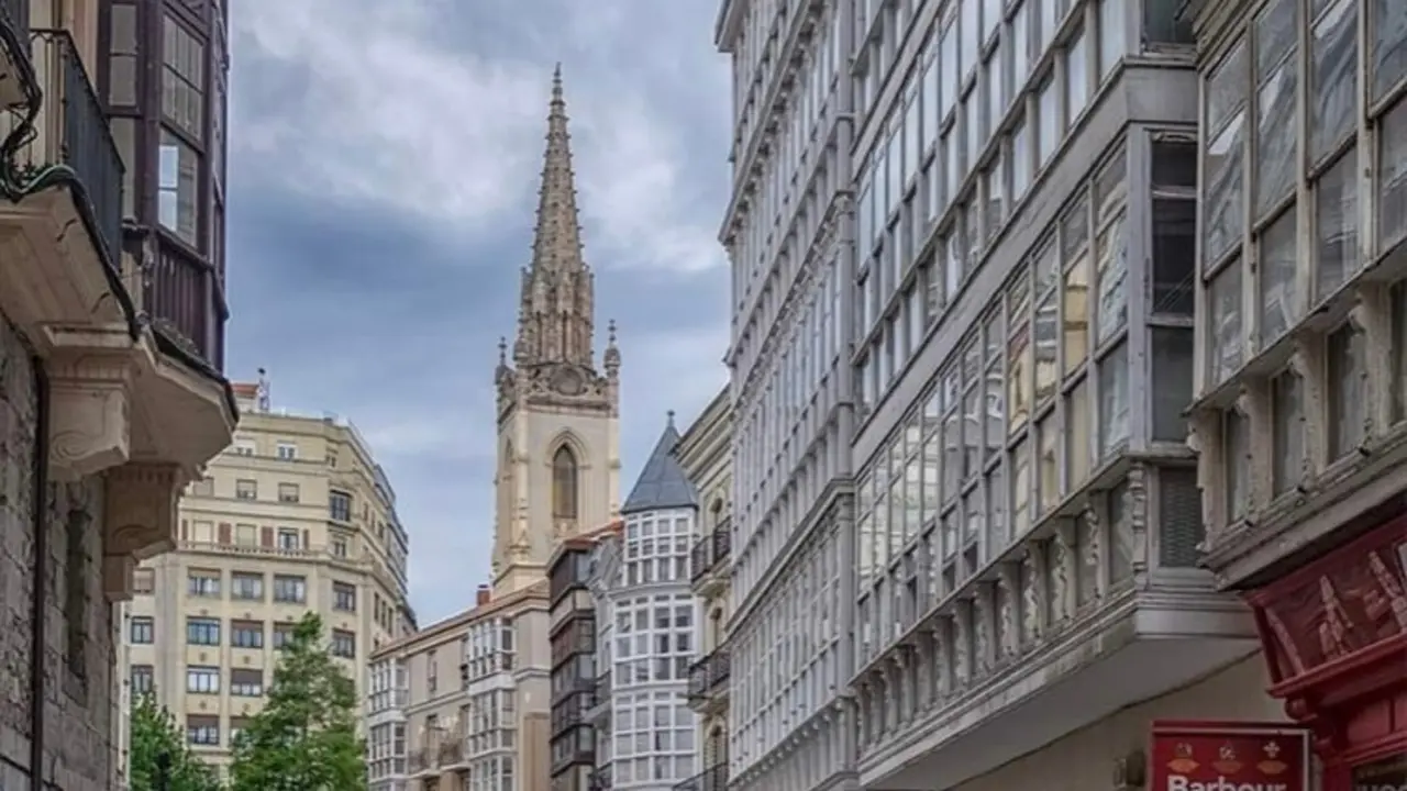 Centro de Santander, con iglesia San Jos&eacute; al fondo. EP / Archivo
