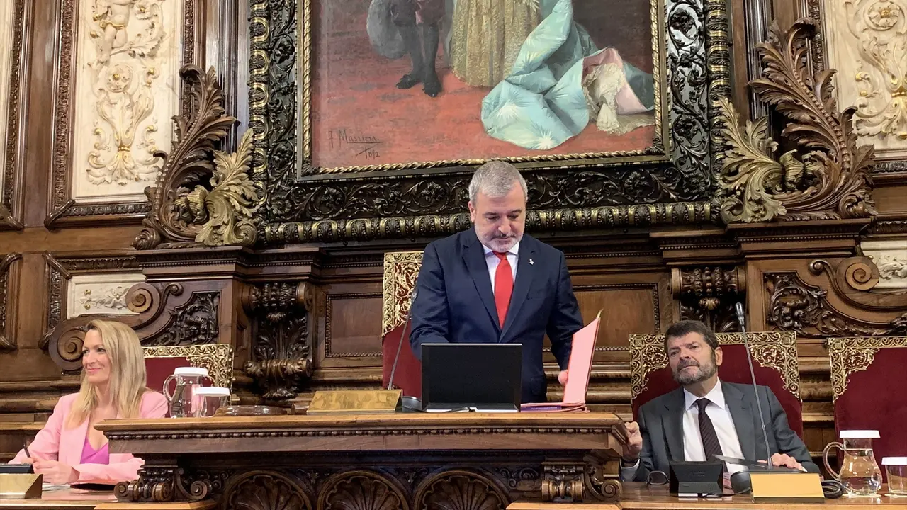 El alcalde de Barcelona, Jaume Collboni, en el pleno de marzo. EP