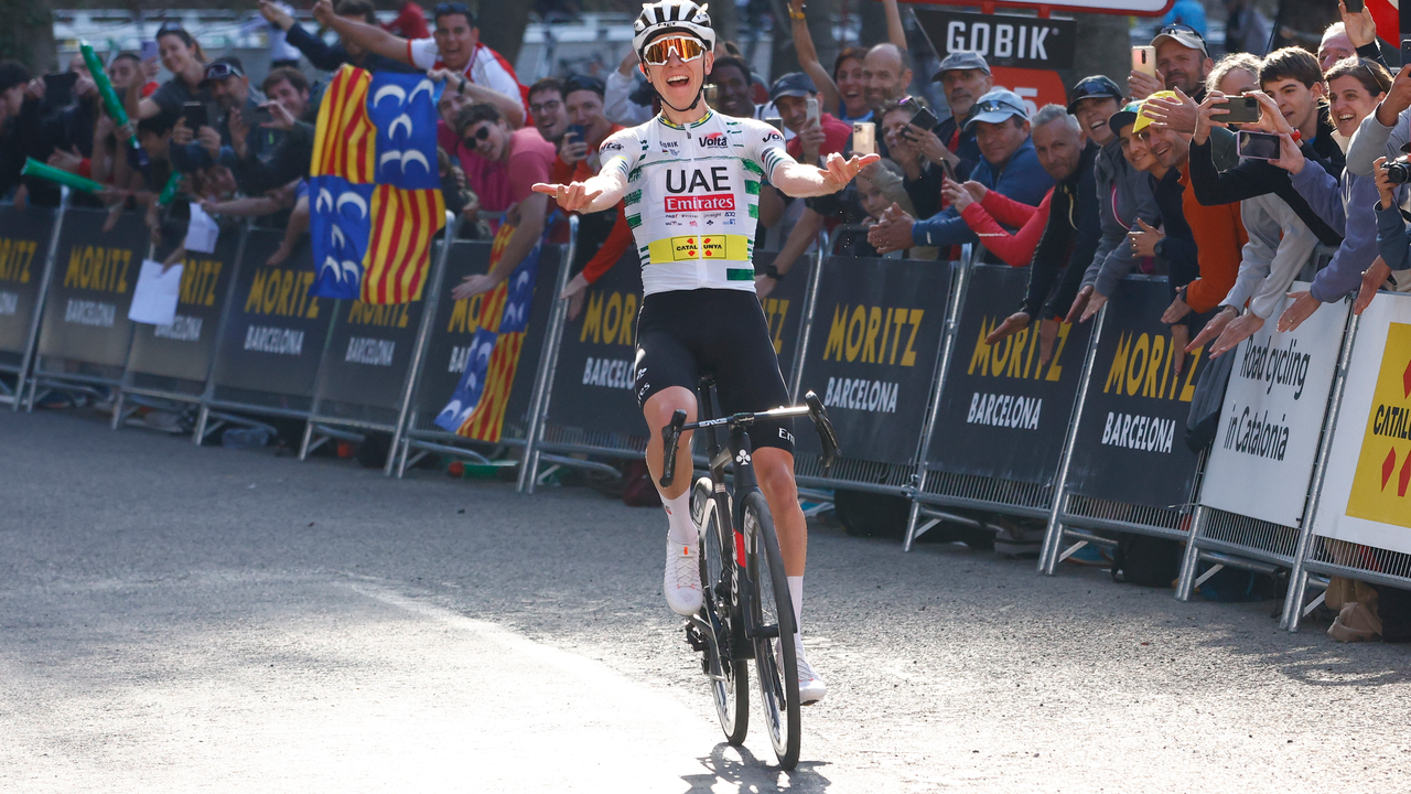 El esloveno Tadej Pogacar tras imponerse vencedor de la quinta etapa de la Volta Ciclista a Catalu&ntilde;a disputada este s&aacute;bado. / Quique Garc&iacute;a