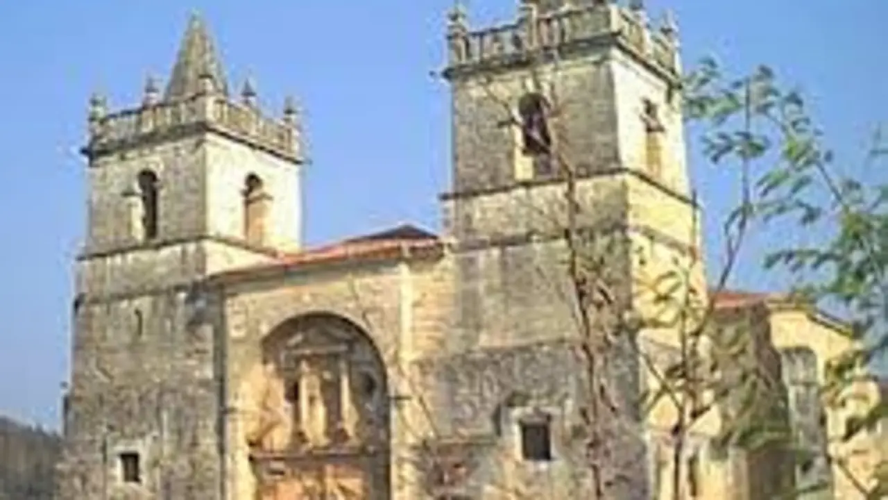 Iglesia Cig&uuml;enza de la localidad de Alfoz de Lloredo. / A. del saja