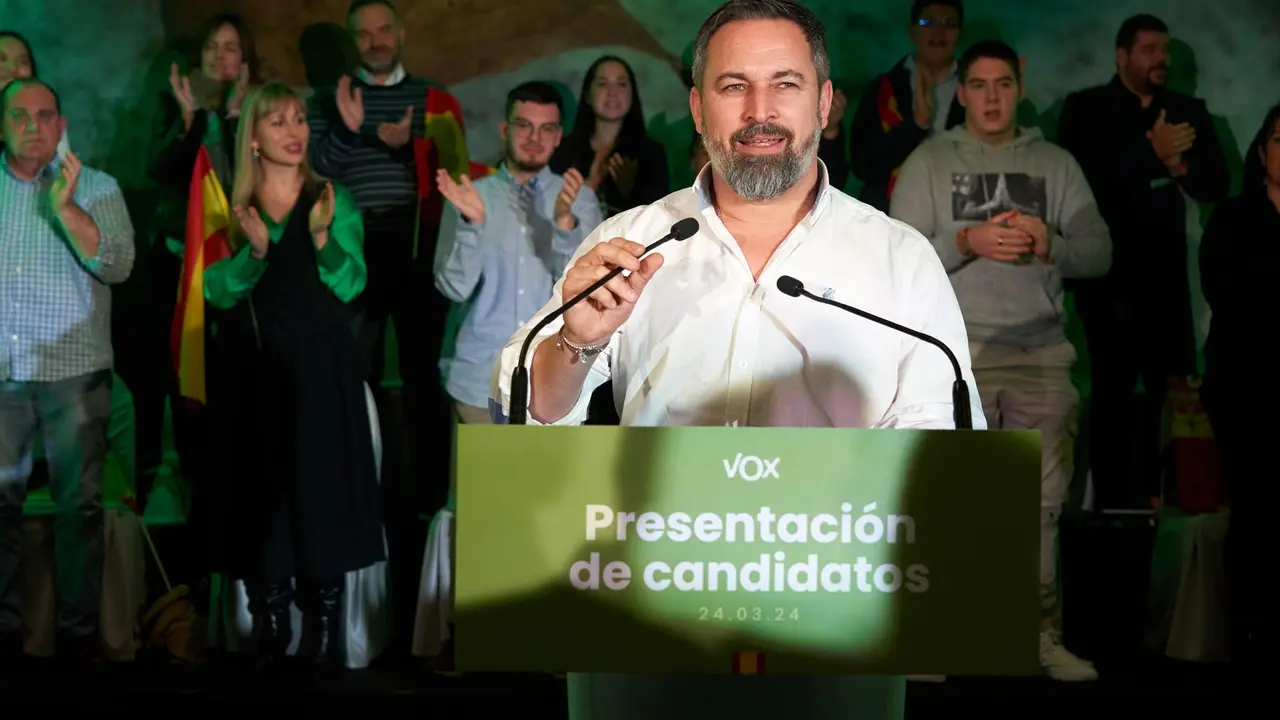 El presidente de VOX, Santiago Abascal, interviene durante la clausura del acto de presentaci&oacute;n de los candidatos de Vox a las elecciones del Parlamento vasco. EP / Carlos Gonz&aacute;lez