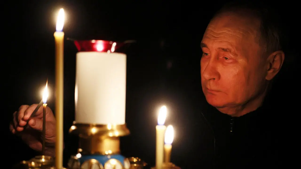 El presidente ruso dice que est&aacute; interesado en "qui&eacute;n orden&oacute;" el ataque terrorista, ya que Estados Unidos y Francia dicen que la rama del Estado Isl&aacute;mico fue la responsable.