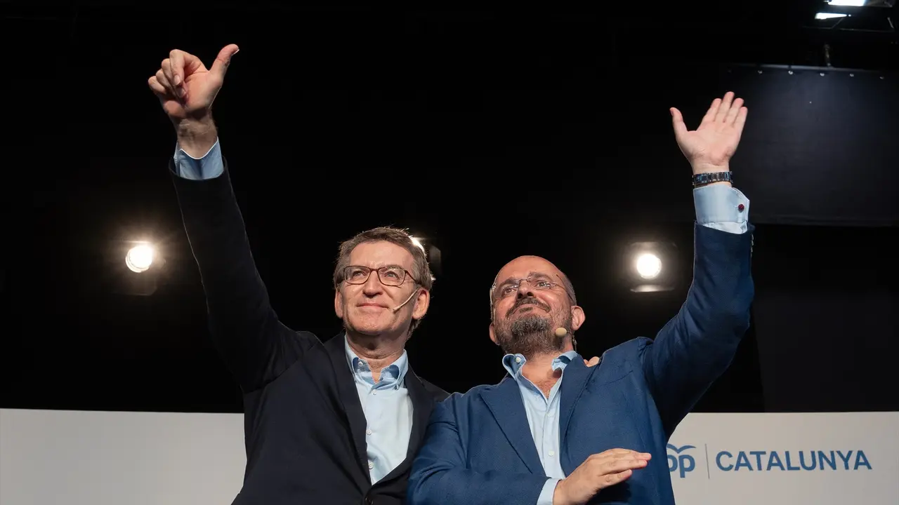 El presidente del PP de Catalu&ntilde;a, Alejandro Fern&aacute;ndez (d), y el presidente del PP, Alberto N&uacute;&ntilde;ez Feij&oacute;o (i). David Zorrakino / Archivo