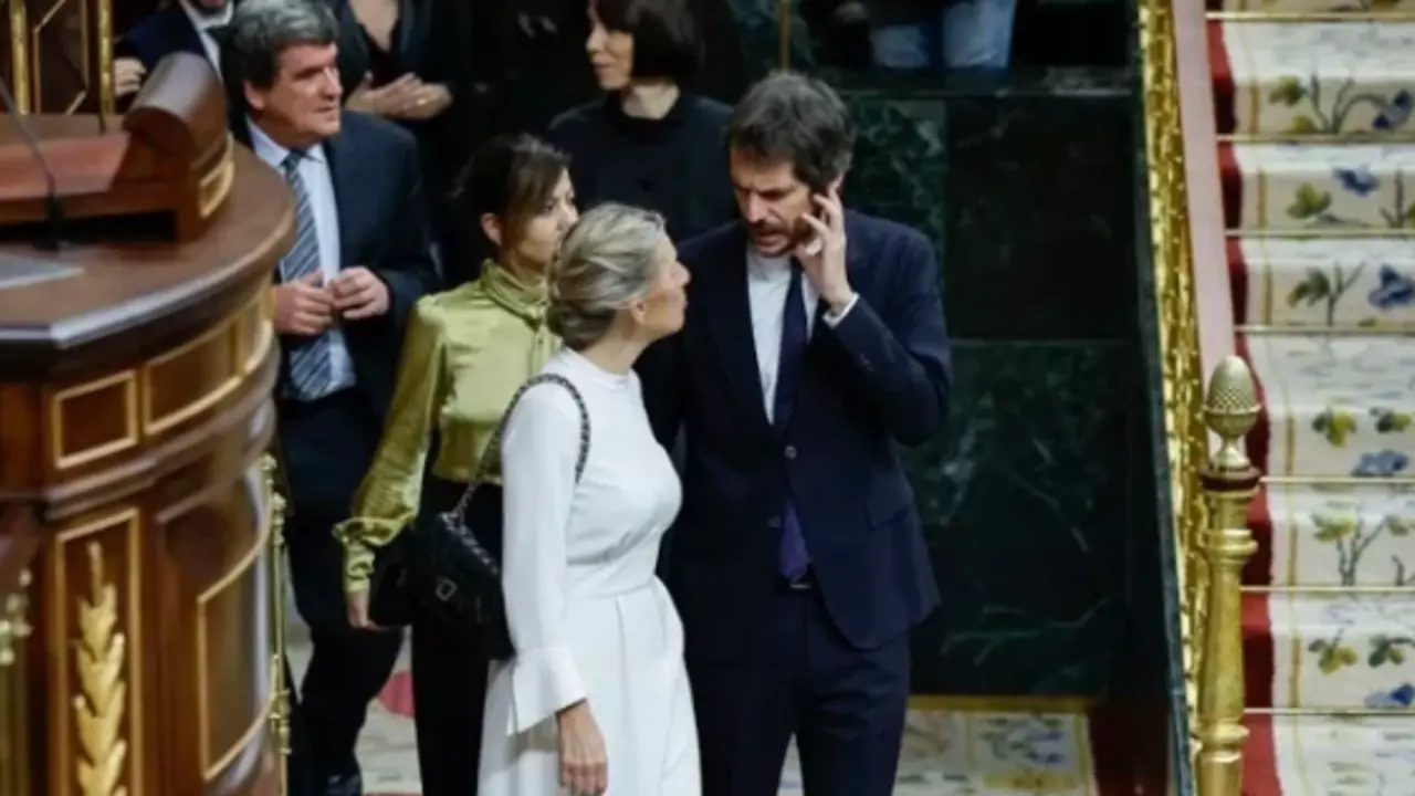 Yolanda D&iacute;az y Ernest Urtasun en el Congreso. / EFE