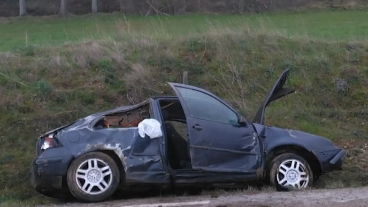 El coche de la joven tras sufrir el accidente
