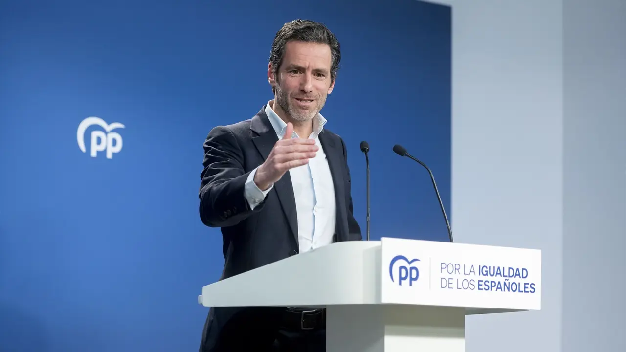 El portavoz del Partido Popular, Borja S&eacute;mper, durante una rueda de prensa posterior a la reuni&oacute;n del Comit&eacute; de Direcci&oacute;n del Partido Popular. Alberto Ortega / EP