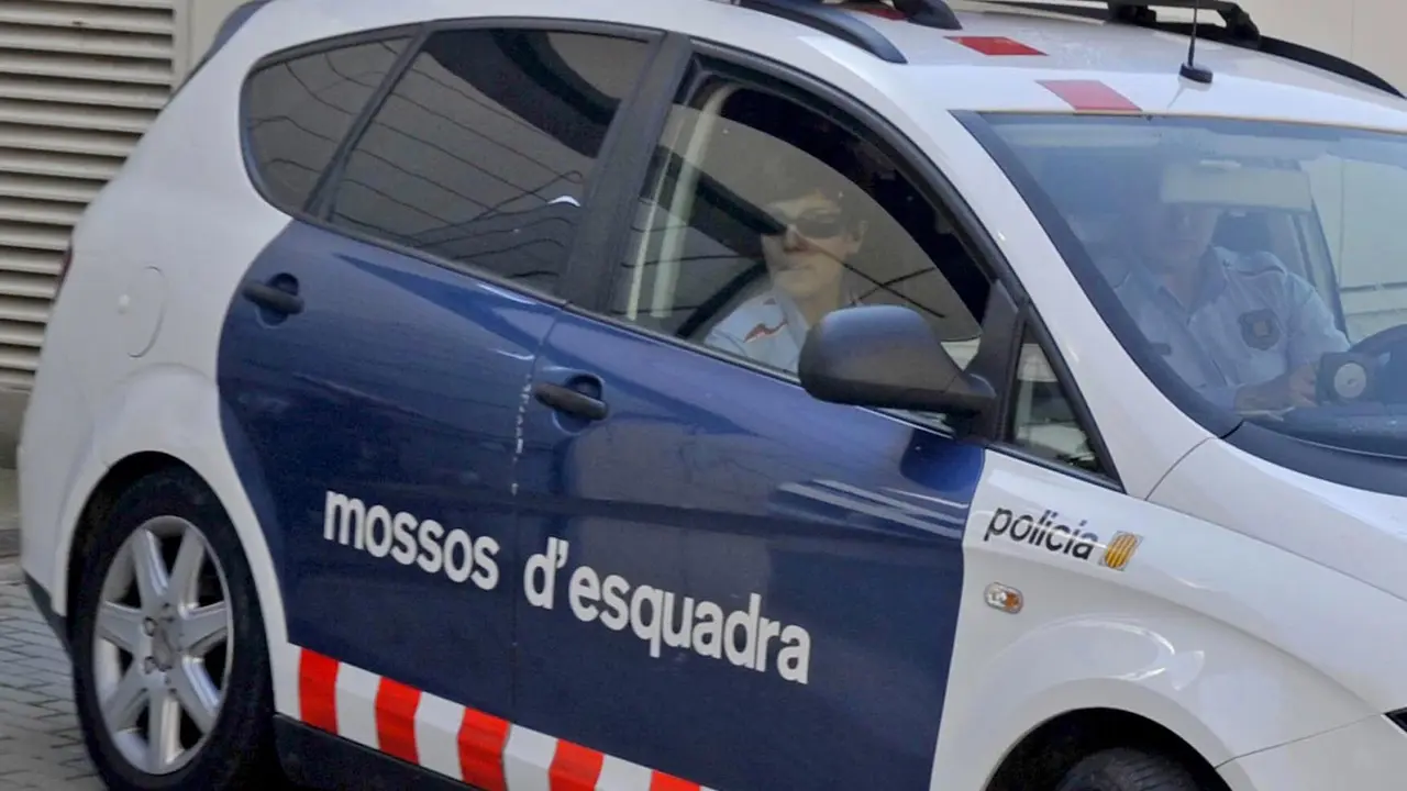 Imagen de archivo de  un veh&iacute;culo de los Mossos. / Robin Towsend