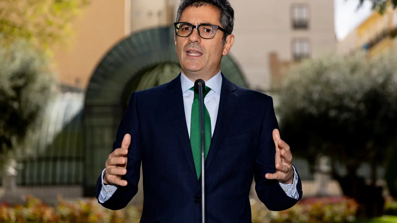 El ministro de la Presidencia, Justicia y Relaciones con las Cortes, F&eacute;lix Bola&ntilde;os, comparece ante los medios. Eduardo Parra