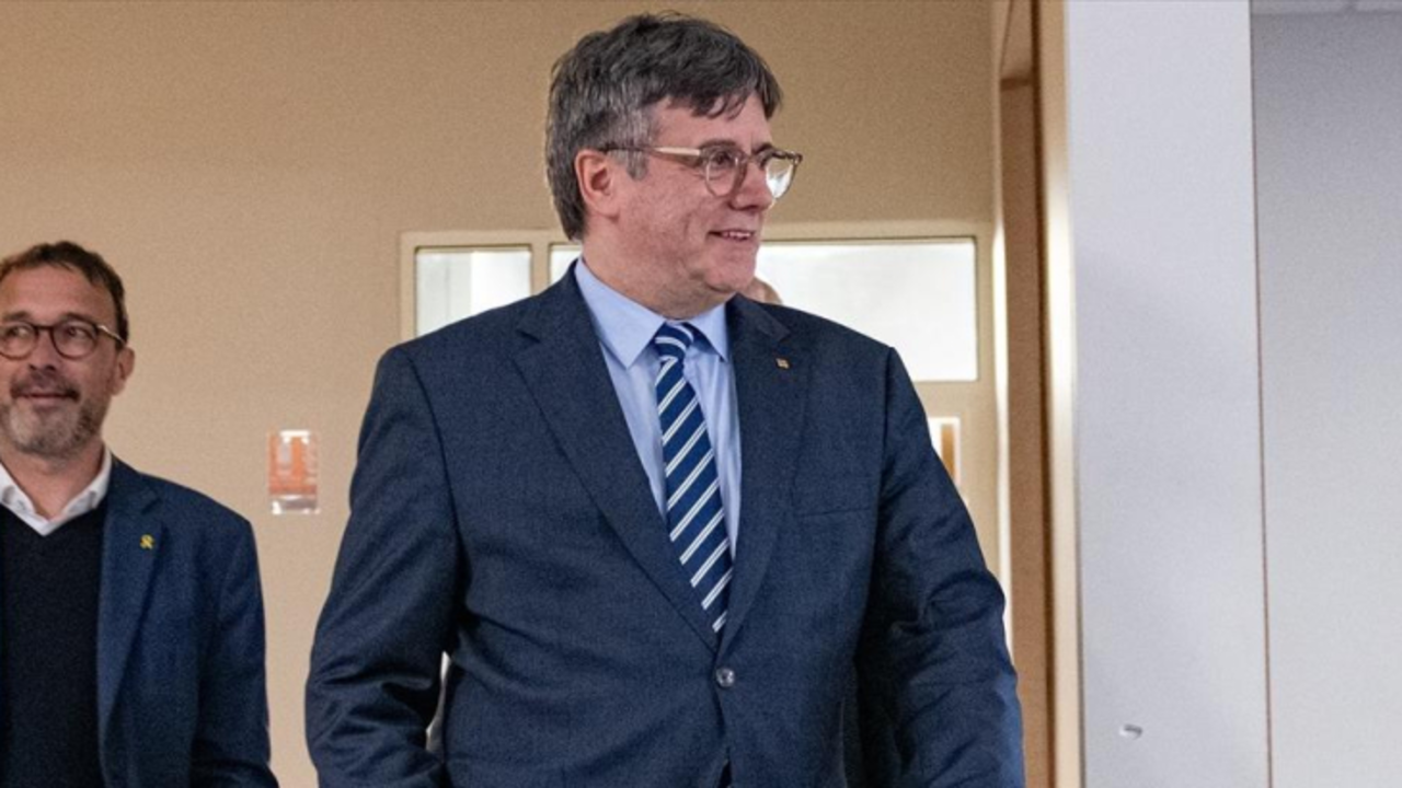 Carles Puigdemont durante un acto ante los medios de comunicaci&oacute;n en Perpi&ntilde;&aacute;n. / Europa Press