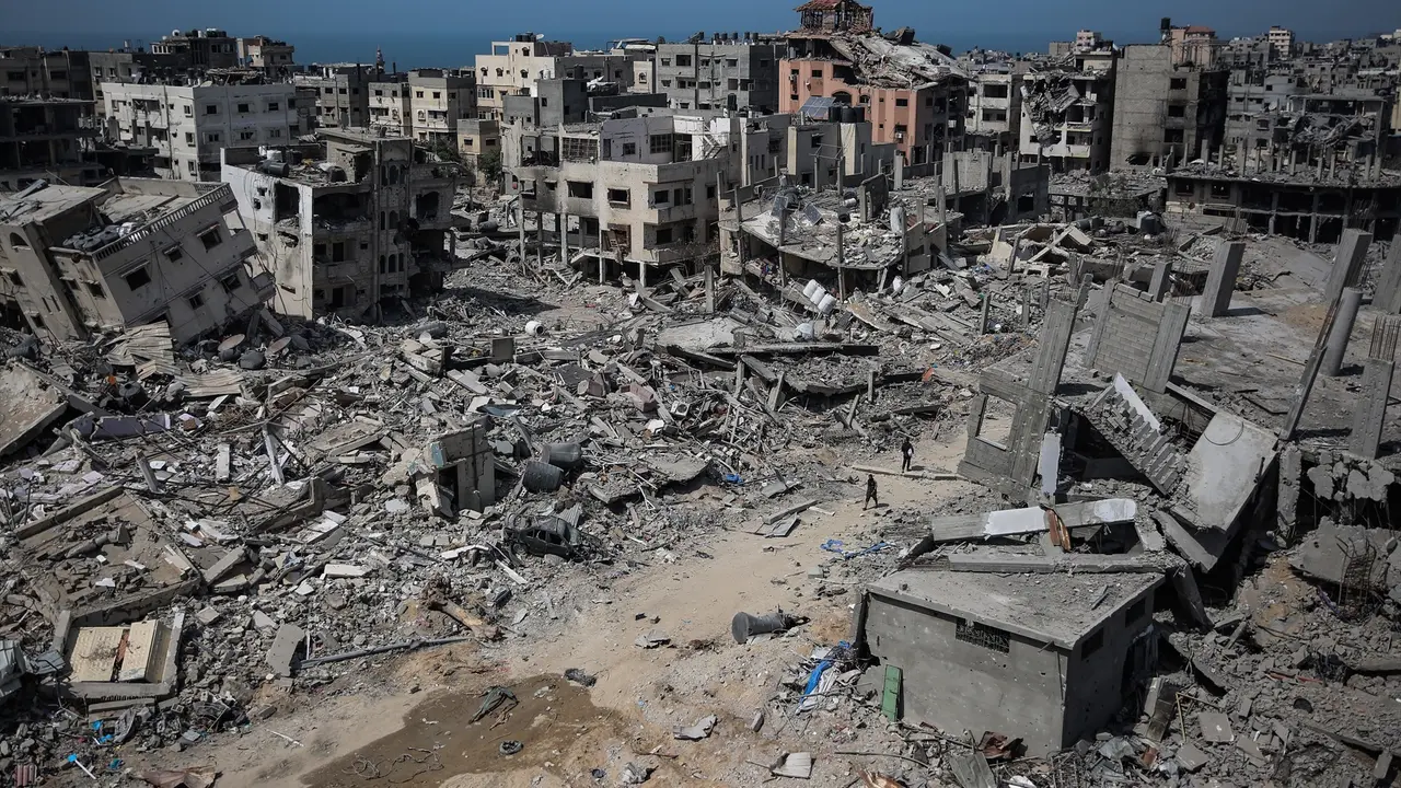 Vista de la destrucci&oacute;n en una zona de Gaza. / Omar Ishaq