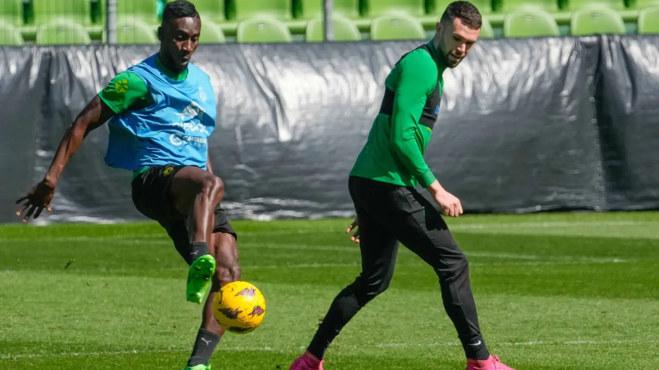 Manu Hernando y Lago Junior durante un entrenamiento. / Racing de Santander
