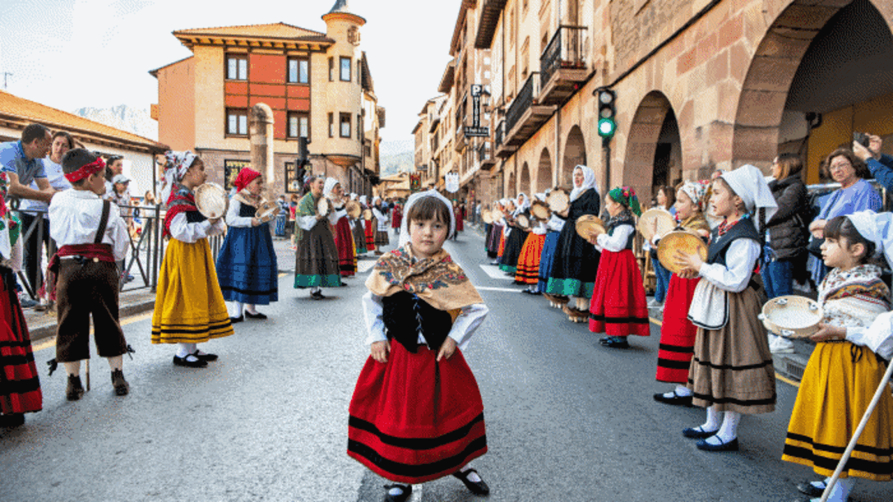 Cientos de personas se dieron cita en la capital de Li&eacute;bana para participar en los eventos organizados ayer. / allerta