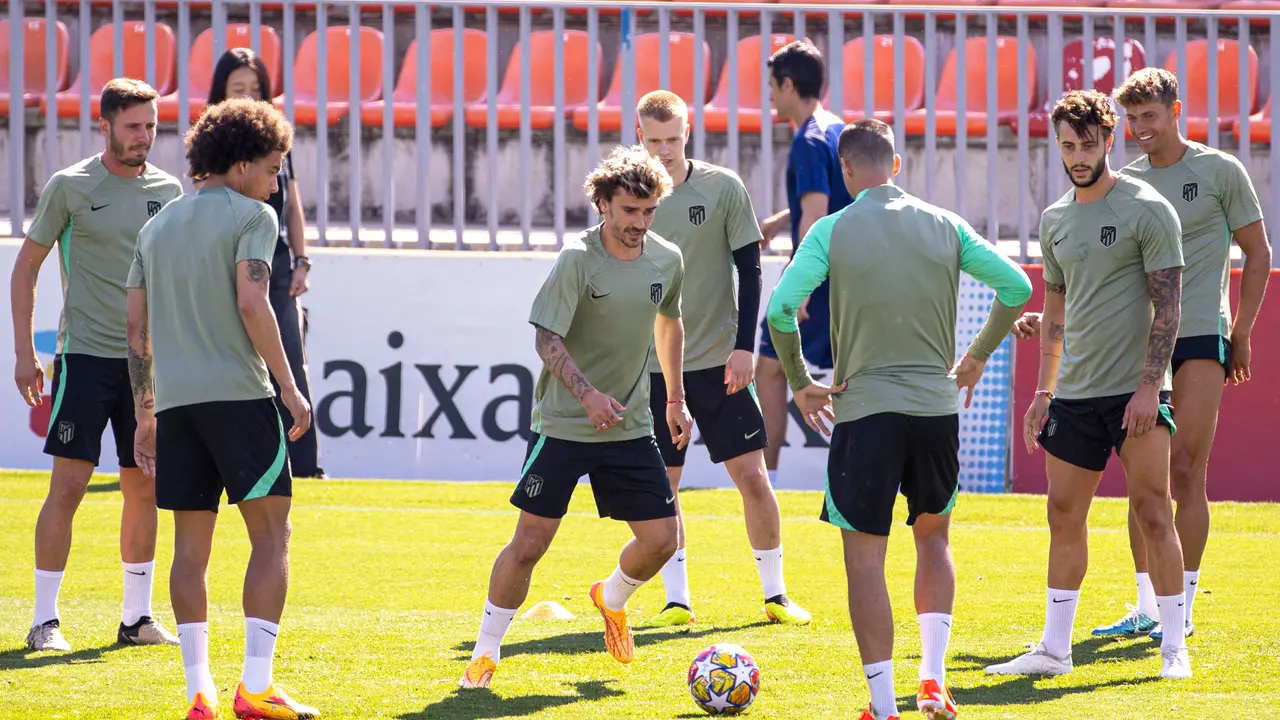 Griezmann, en el entrenamiento. EFE/ Daniel Gonz&aacute;lez